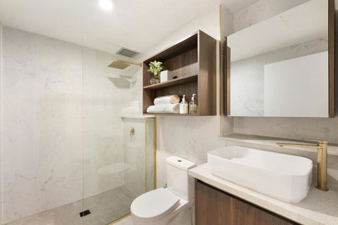 Modern Luxury Gabba Apartment - Palm Beach Accommodation 2