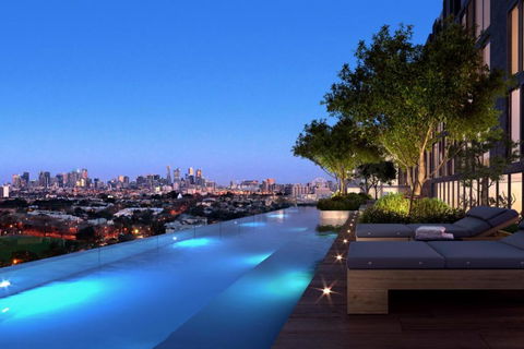 Modern 1-Bed & City Views, Steps From Racecourse - Palm Beach Accommodation 0