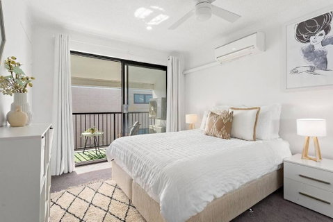 Modern Courtyard Oasis For Easy Beachside Living - Palm Beach Accommodation 3