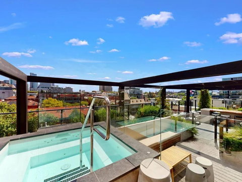 Modern, Luxury Oasis - Palm Beach Accommodation 3