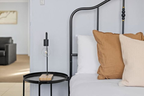 Modern Private Double Room - Central Spot At Liverpool - Shared Bathroom - Palm Beach Accommodation 3