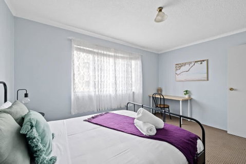 Modern Private Double Room - Central Spot At Liverpool - Shared Bathroom - Palm Beach Accommodation 1
