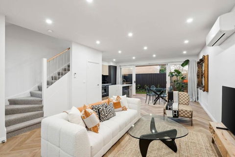 Modern Stylish Home - Walk To Beach - Palm Beach Accommodation 0