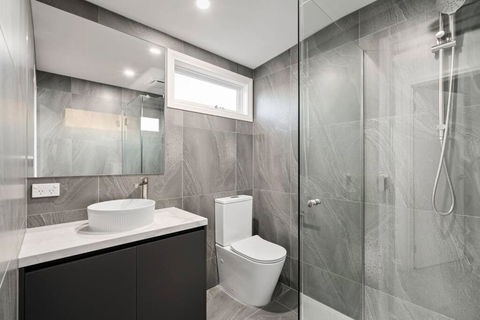 Modern Stylish Home - Walk To Beach - Palm Beach Accommodation 2
