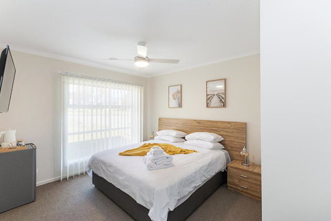 Morview Holiday Homes-Implala - Palm Beach Accommodation 0
