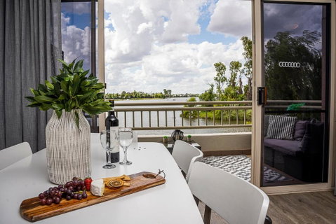 Mulwala Lakeside Apartment - Palm Beach Accommodation 0