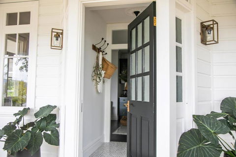 Narraweema Guesthouse - Historic Luxury BnB Retreat - Palm Beach Accommodation 2