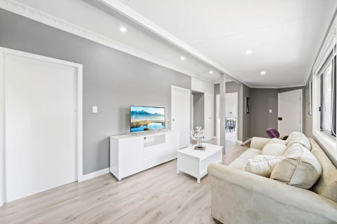 New 2 Bedroom House 500m To Mall With Free Parking - Palm Beach Accommodation 2