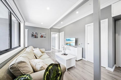 New 2 Bedroom House 500m To Mall With Free Parking - Palm Beach Accommodation 1