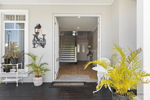 NEW HAVEN - Garden View Balcony - Palm Beach Accommodation 2
