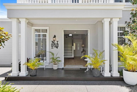 NEW HAVEN - Garden View Balcony - Palm Beach Accommodation 3