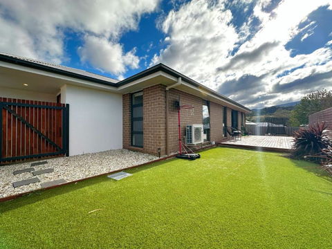 New Kingston Trampoline House - Palm Beach Accommodation 1