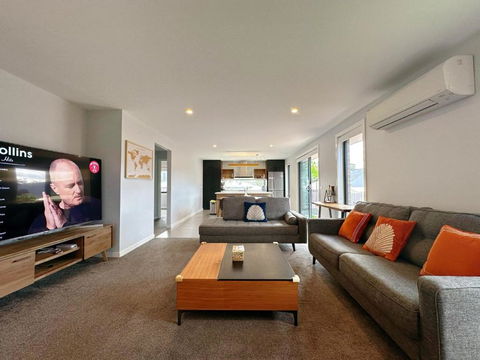 New Kingston Trampoline House - Palm Beach Accommodation 2