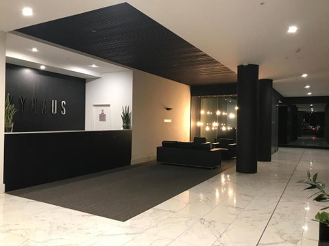 New Luxurious Skyview 2Bedroom Apartment Liverpool - Palm Beach Accommodation 0