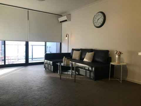 New Luxurious Skyview 2Bedroom Apartment Liverpool - Palm Beach Accommodation 3