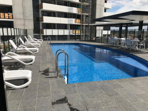 New Luxurious Skyview 2Bedroom Apartment Liverpool - Palm Beach Accommodation 2