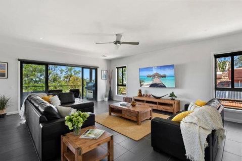 NEW - Sunrise Waters Holiday House - Palm Beach Accommodation 2