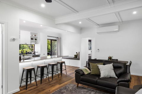 New Modern 2 Bedroom Mountain Retreat Escape - Palm Beach Accommodation 3