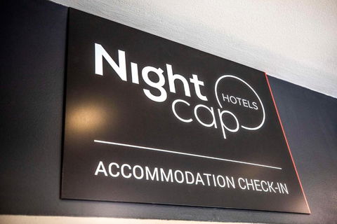 Nightcap At High Flyer Hotel - Palm Beach Accommodation 3