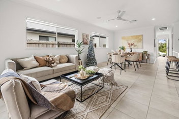 Oasis Retreat In Coomera with Palm Beach Accommodation
