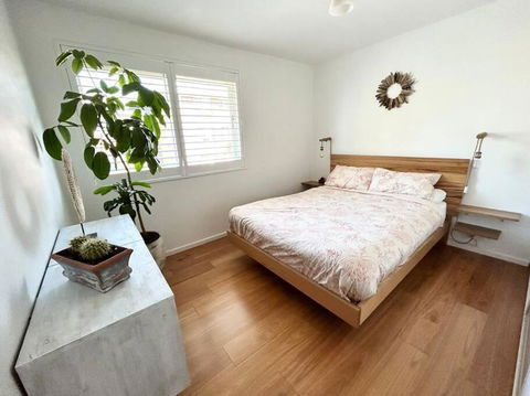 One Bedroom Apartment And CARPORT Close To Beaches, Airport,CBD - Palm Beach Accommodation 0