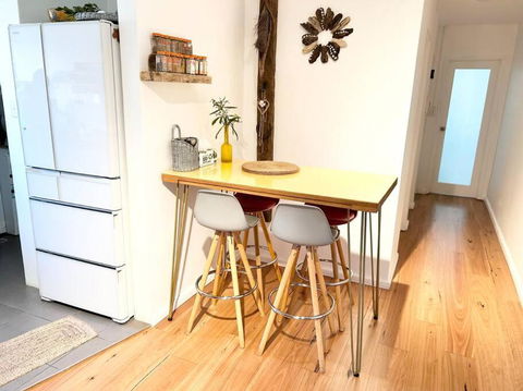 One Bedroom Apartment And CARPORT Close To Beaches, Airport,CBD - Palm Beach Accommodation 2