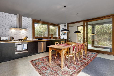 One-Dunny Beach House - Palm Beach Accommodation 3
