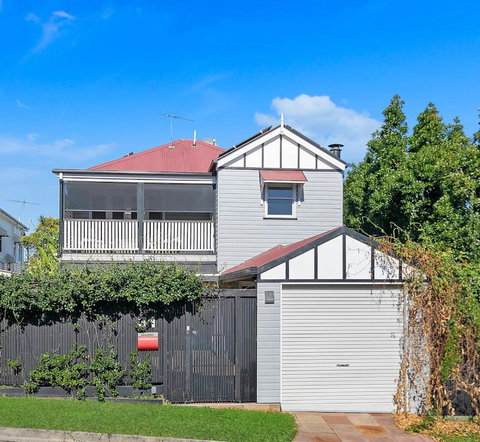 Paddington Cottage - A Classic Queenslander Stay - Palm Beach Accommodation 0