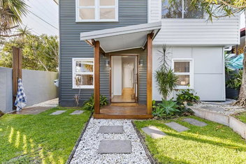 Palm Beach Villa Gold Coast with Palm Beach Accommodation