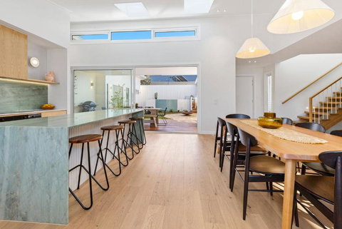 Palm Springs Hideaway - Palm Beach Accommodation 1