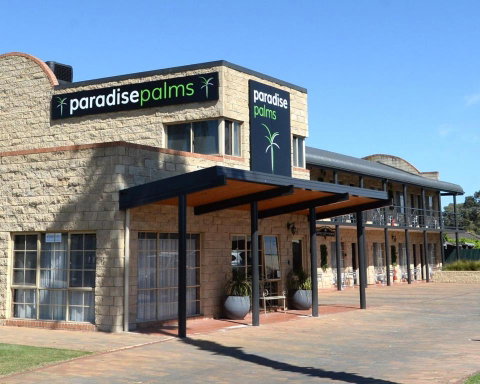 Paradise Palms - Palm Beach Accommodation 0