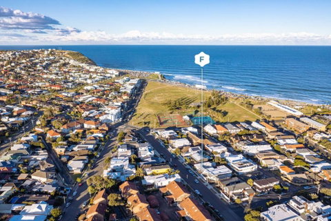 Pattys Cottage - Pet Friendly Home In Merewether - Palm Beach Accommodation 0