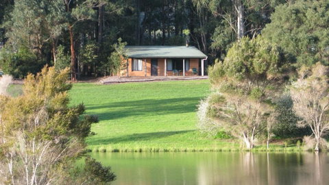 Pemberton Lake View Chalets - Palm Beach Accommodation 1