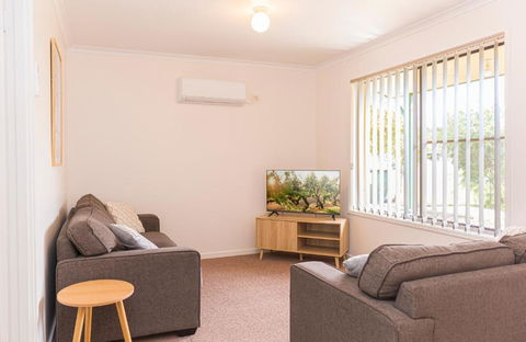 Penola Coonawarra Caravan Park - Palm Beach Accommodation 2