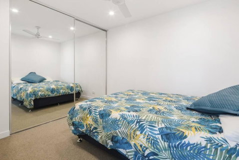 Perfect Haven In Spring Hill 2B1B And Parking - Palm Beach Accommodation 3
