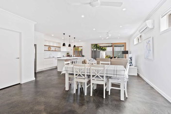 Perfect Palm Beach Townhouse - Hosted By Burleigh Letting with Palm Beach Accommodation