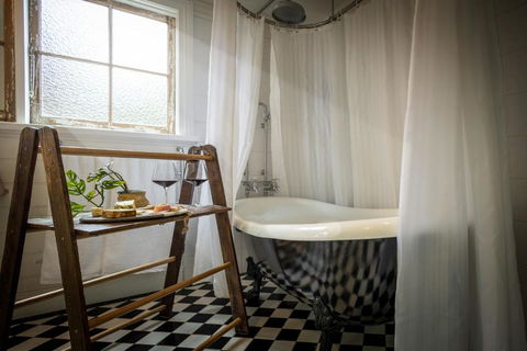 Pet-Friendly Blue Mountains Cottage With Indoor Fireplace - Palm Beach Accommodation 1