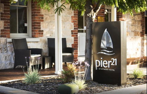 Pier 21 Riverside Apartment Hotel - Palm Beach Accommodation 1