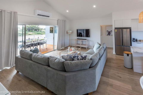Pina Colada Shack-40 Marina Way - Palm Beach Accommodation 1