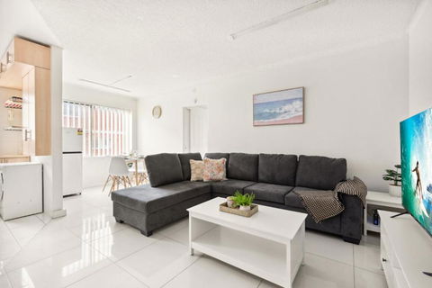 Polished 2-Bed Unit In The Heart Of Parramatta - Palm Beach Accommodation 0