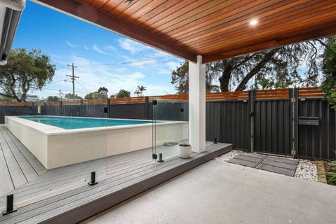 Pool House Hideaway - Palm Beach Accommodation 1