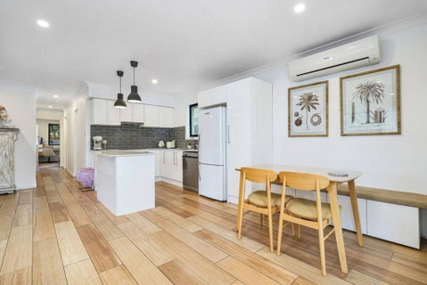 Pool House Hideaway - Palm Beach Accommodation 3