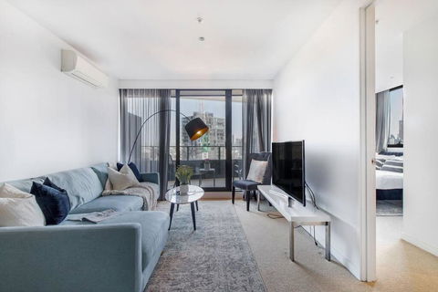 Premium Albert Park Grand Prix Apartment By Ready Set Host - Palm Beach Accommodation 0