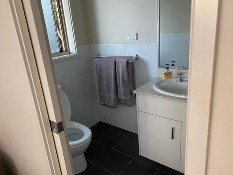 Private Room With Ensuite And Parking Close To Wollongong CBD - Palm Beach Accommodation 3