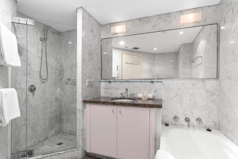 Quay West 2302 Self-Catering - Palm Beach Accommodation 2