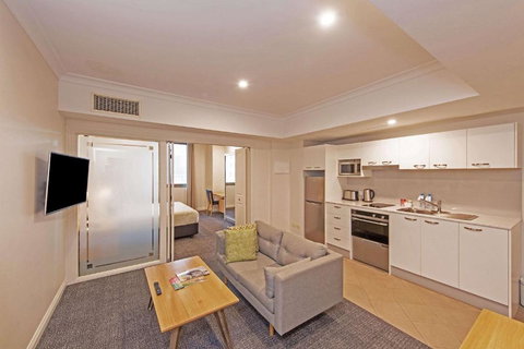 Quality Apartments Adelaide Central - Palm Beach Accommodation 0