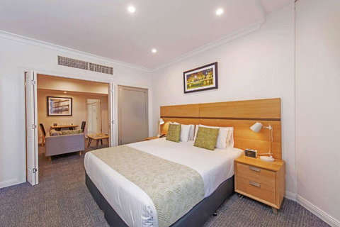 Quality Apartments Adelaide Central - Palm Beach Accommodation 1