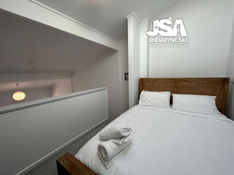 Razorback 4 - Palm Beach Accommodation 0