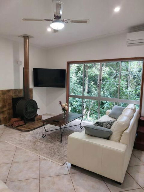 Rainforest Retreat-Fireplace-BBQ-3 Acres- - Palm Beach Accommodation 1