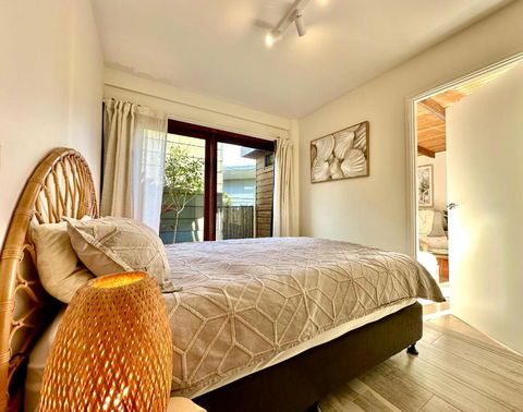 Private Access Retreat 1 Queen Bedroom W Stunning Pool And Ocean Views - Palm Beach Accommodation 2